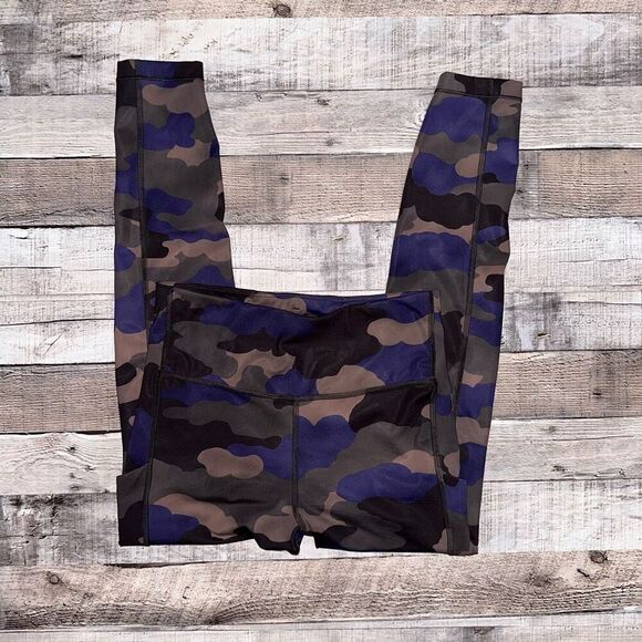 Athleta Ultimate Stash Pocket Printed Camo 7/8 Tight | Size Small - Picture 4 of 9
